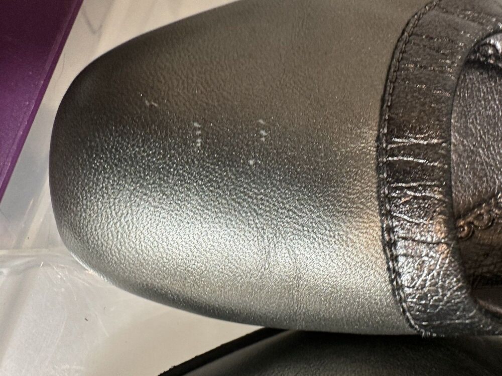 VGC Trotters Pewter Leather Low Heel Women’s 8.5 Wide 1 inch Block Heel - Picture 4 of 9